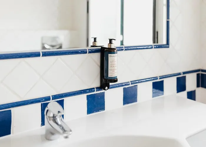 بيت شباب Saturdays